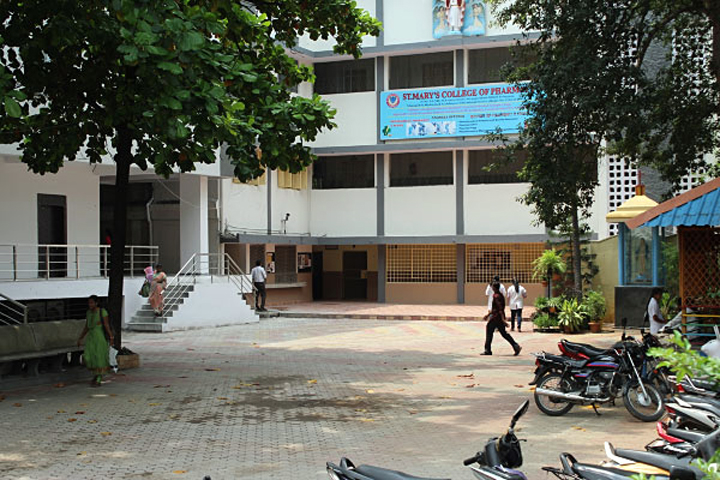 https://cache.careers360.mobi/media/colleges/social-media/media-gallery/6883/2019/3/4/College of St Marys College of Pharmacy Secunderabad_campus-view.jpg
